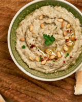 "Ce n’est pas une purée, mais un écrasé d’aubergines" : le chef Alan Geaam livre ses conseils un baba ganoush parfait