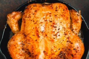 Xavier Pincemin partage sa recette pour un délicieux poulet rôti du dimanche au piment d’Espelette