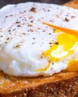 “Surtout pas de…” : le conseil d’un Meilleur Ouvrier de France pour réussir à coup sûr ses œufs pochés