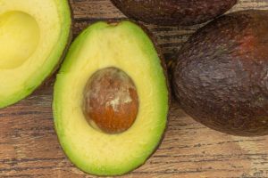 “Vous allez épater vos amis” : Eric Fréchon vous partage une manière originale de préparer l’avocat !