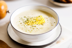 “Jusqu'à la fin du mois, on a la chance de l’avoir en frais” : avec sa recette de soupe, Cyril Lignac vous propose de redécouvrir cet aliment que l’on achète toujours en boite