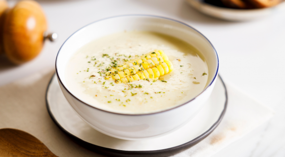 “Jusqu'à la fin du mois, on a la chance de l’avoir en frais” : avec sa recette de soupe, Cyril Lignac vous propose de redécouvrir cet aliment que l’on achète toujours en boite