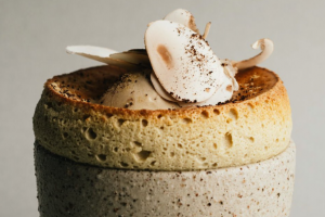 "Une association surprenante, mais terriblement délicieuse" : Jean Sulpice partage la recette de son soufflé automnal au cèpe et à la vanille