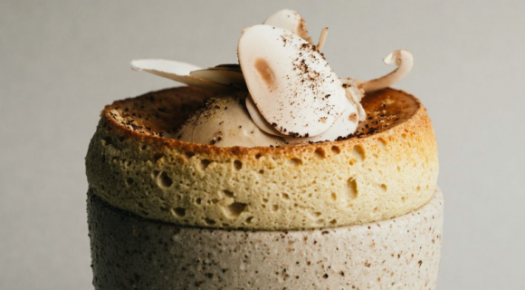 "Une association surprenante, mais terriblement délicieuse" : Jean Sulpice partage la recette de son soufflé automnal au cèpe et à la vanille