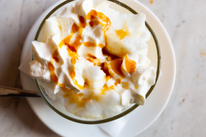 “Des blancs légers, une crème bien onctueuse” : Philippe Etchebest dévoile sa recette d'île flottante qui va impressionner votre tablée