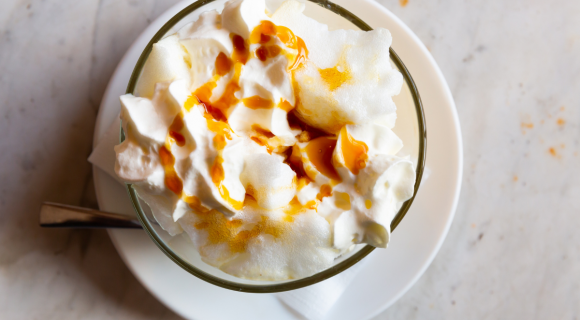 “Des blancs légers, une crème bien onctueuse” : Philippe Etchebest dévoile sa recette d'île flottante qui va impressionner votre tablée