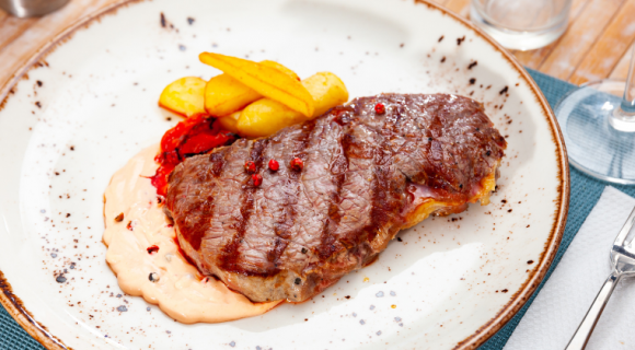 "Ma sauce magique pour l’entrecôte" : Norbert Tarayre révèle sa recette pleine de caractère