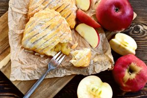 Pour un goûter gourmand, testez la recette de chausson aux pommes de Nina Métayer