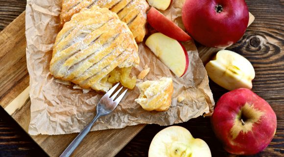 Pour un goûter gourmand, testez la recette de chausson aux pommes de Nina Métayer
