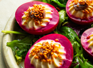 Oeufs mimosa, anchois & foie gras