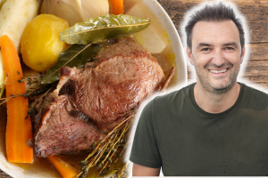 Cyril Lignac remet le pot-au-feu à l’honneur en proposant sa revisite de ce plat traditionnel !