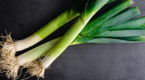 "Il ne se cuit pas, il se chauffe" : le conseil d’Alain Passard pour réussir la cuisson du  poireau