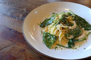 Mortadelle, épinards, pistache : Guy Martin dévoile sa recette de pâtes ultra réconfortante