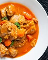 Philippe Etchebest partage une recette de mijoté d’automne réconfortant : son sauté de veau Marengo