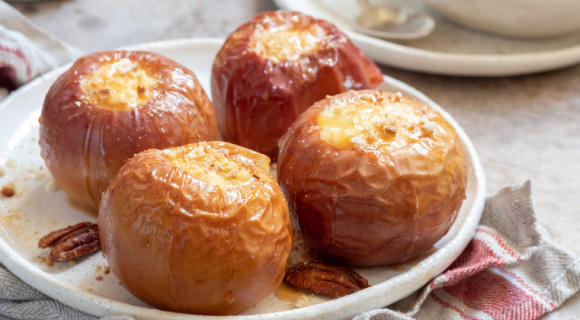"Le dessert le plus simple du monde" : les pommes au four du chef Victor Mercier, votre douceur du week-end