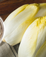 "Un jeu de textures et de saveurs à la fois doux, croquant et surprenant" : le chef Jean Sulpice partage une recette de salade à tester absolument