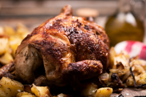 Menu de Noël : un Meilleur Ouvrier de France partage son secret pour une peau de volaille ultra croustillante