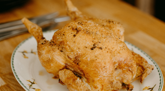 Menu de noël : un Meilleur Ouvrier de France explique le geste à ne pas négliger pour bien cuire une volaille