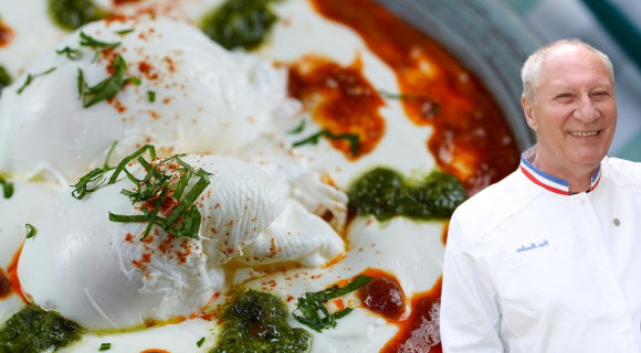 Les œufs pochés façon Éric Frechon : deux techniques infaillibles pour les réussir à coup sûr