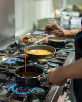 “C’est facile et elle peut se garder” : connaissez-vous la sauce express de Pierre Gagnaire ? Une recette aussi simple que bonne