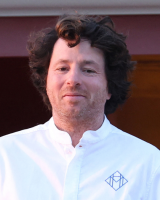 Accusé de violences conjugales, Jean Imbert ne sera plus chef du Plaza Athénée mais y reste “directeur artistique”