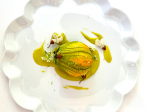 Fleur de courgette farcie à la bisque