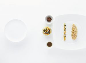 Saint-pierre aux épices douces et safran, oignons caramélisés, légumes d’un couscous par Alain Ducasse