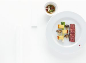 Noix de côte de bœuf de Kobe rôtie, fondue japonaise (shabu-shabu) par Alain Ducasse