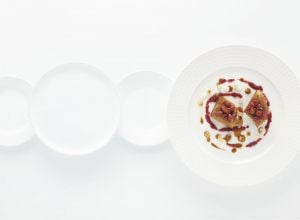 Foie gras de canard des Landes poêlé, croustillant de pralines roses