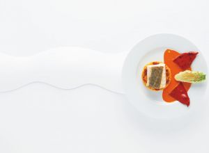 Dos de cabillaud poché et doré à la plancha, coulis de piquillos et riz moelleux au chorizo par Alain Ducasse