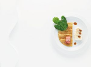 Pavé de lotte cuite en feuille de figuier, lard crousti/fondant et cardons gratinés au jus par Alain Ducasse