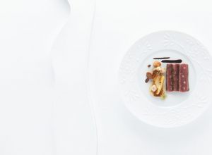 Dos de chevreuil piqué de lard rôti en cocotte par Alain Ducasse