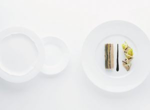Poule faisane, artichaut, foie gras, truffe noire par Alain Ducasse