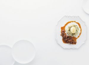 Émincé de chou blanc, œuf mollet et canard confit par Alain Ducasse