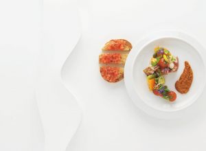 Salade de tomates du potager et « pa amb tomàquet », romesco de tarragona pilé au mortier