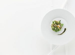 Légumes et fruits croquants, œufs de caille mollets par Alain Ducasse