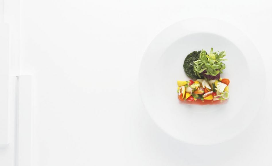 Multi-couleur de légumes cuits et crus par Alain Ducasse