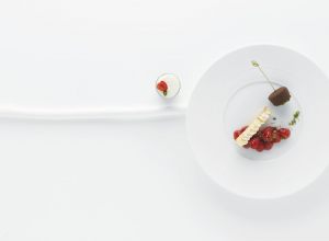 Framboises rôties, yaourt glacé par Alain Ducasse